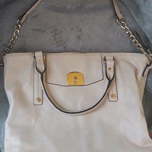 👜Cream Color Shoulder Bag with Gold Chain